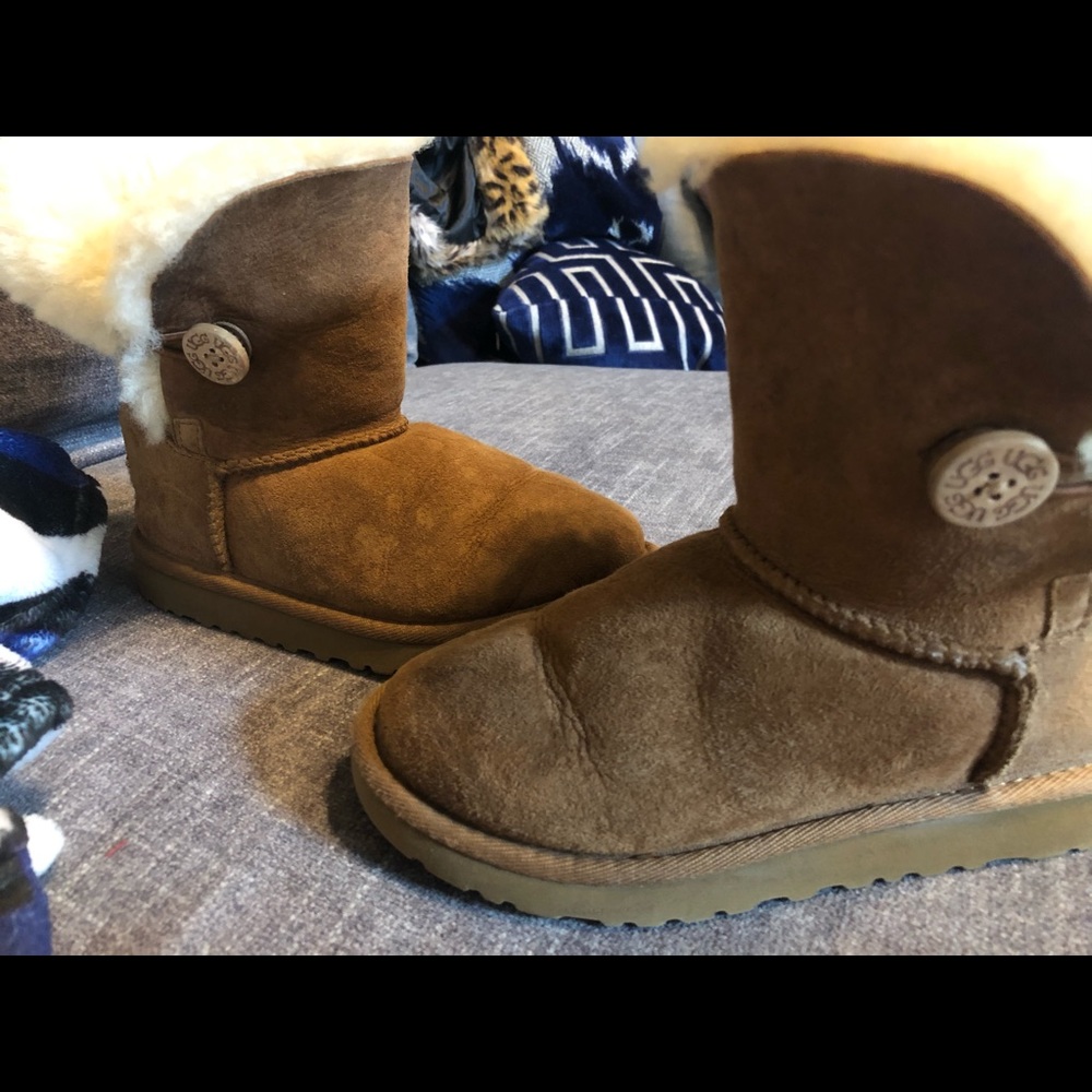Kids 13 bailey button uggs